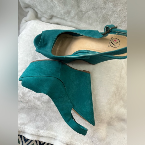 Turquoise heeled sandals with a classic open toe design and adjustable - Picture 6 of 6